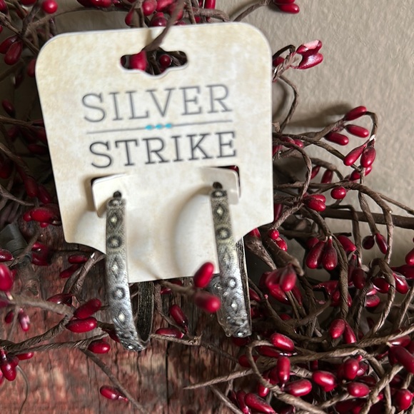 Accessories - Earrings